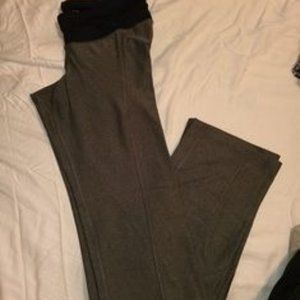 Champion pants size medium. Mid-rise and sits at the ankle.